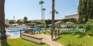 Pogled na bazen u objektu Beach and Pools La Cala Mijas & Fuengirola by H&H ili u blizini
