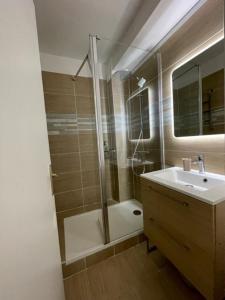 Kúpeľňa v ubytovaní Logement entier - Quartier Phare - Tranche sur Mer