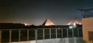 Foto dalla galleria di Aton pyramids view guest house a Il Cairo