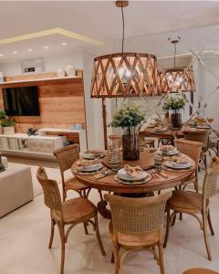 a dining room with a wooden table and chairs at Apartamento para temporada mobiliado in Alter do Chao