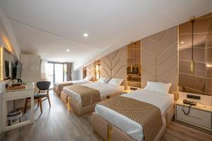 Cama ou camas em um quarto em Luxury Airport Hotel By Zazzoni-İstanbul Airport