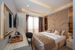 Cama ou camas em um quarto em Luxury Airport Hotel By Zazzoni-İstanbul Airport