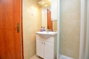Koupelna v ubytování Apartment Stari Grad + 37 fotografií
