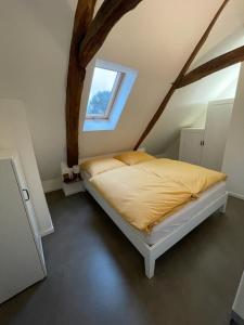 Postel nebo postele na pokoji v ubytování Artlandhaus 1719 - Geschichte trifft Moderne