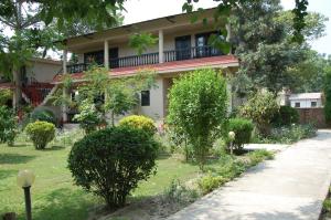 Κήπος έξω από το Hotel Parkland
