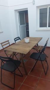 a wooden table with two chairs and a bowl on it at Casa Lavanderas in Algodonales