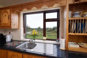 Kuchyň nebo kuchyňský kout v ubytování Cottage 431 - Oughterard + 25 fotografií