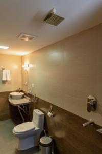 Un baño de Hotel Fewa Camp