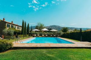 a swimming pool in the yard of a house at Agriturismo Il Borgo in Cortona