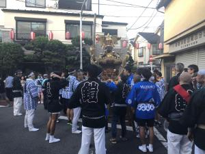 a group of people standing in a street at 都心の家-ダブルベットと畳み3人部屋 in Tokyo