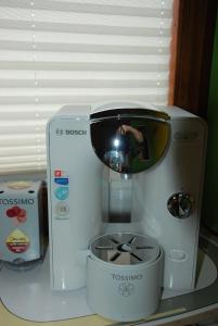 a tesla machine with a person taking a picture at Gästezimmer Anita in Schwabach