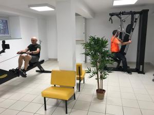 Posilňovňa alebo fitness centrum v ubytovaní Auberge Ti'gousket