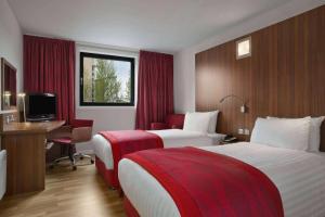 Postel nebo postele na pokoji v ubytování Ramada Encore Newcastle-Gateshead + 37 fotografií