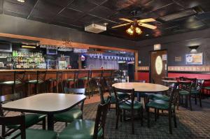 Lounge atau bar di Days Inn by Wyndham Forrest City