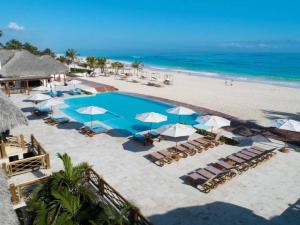 Výhled na bazén z ubytování Lovely 2 beds apartment Cana Rock beach , pool Punta Cana nebo okolí