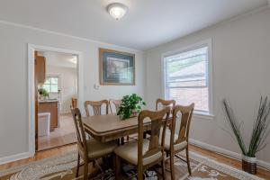 Φωτογραφία από το άλμπουμ του Enjoy Evanston! Slow Down After a Busy Day Sight Seeing - Walking Distance from Public Transportation apts σε Evanston