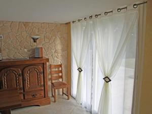 Afbeelding uit fotogalerij van Maison rénovée près de l'Allier avec grand jardin - FR-1-489-110 in Monétay-sur-Allier