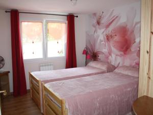 Afbeelding uit fotogalerij van Maison rénovée près de l'Allier avec grand jardin - FR-1-489-110 in Monétay-sur-Allier