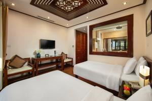 Voodi või voodid majutusasutuse Hanoi Nostalgia Hotel & Spa toas