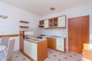 Kuchyňa alebo kuchynka v ubytovaní Apartments Josip S