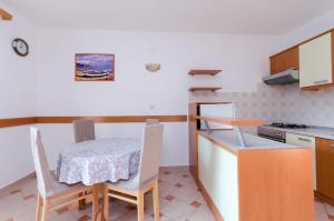 Kuchyňa alebo kuchynka v ubytovaní Apartments Josip S