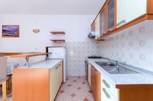 Kuchyňa alebo kuchynka v ubytovaní Apartments Josip S