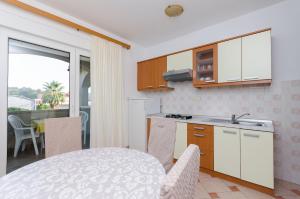 Kuchyňa alebo kuchynka v ubytovaní Apartments Josip S