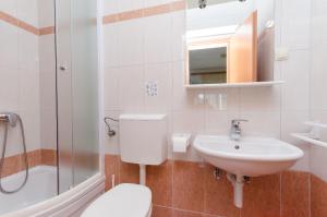 Kúpeľňa v ubytovaní Apartments Josip S