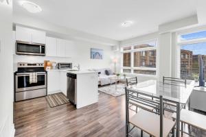 Η κουζίνα ή μικρή κουζίνα στο Beautiful absolutely stunning townhome