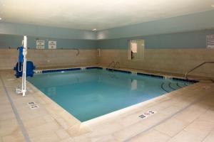 a large swimming pool with blue water at Holiday Inn Express - Wells-Ogunquit-Kennebunk by IHG in Wells