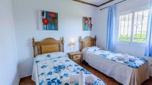 Postel nebo postele na pokoji v ubytování Villa Angelyn Nerja by Ruralidays + 16 fotografií