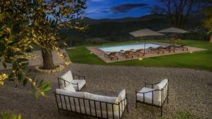 The swimming pool at or close to CASALE TAVERNELLE 6, Emma Villas