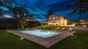 The swimming pool at or close to CASALE TAVERNELLE 6, Emma Villas