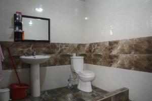 Koupelna v ubytování Guest House Lviv Грузия