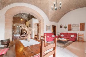 A seating area at Finca can Miquel des Revellar