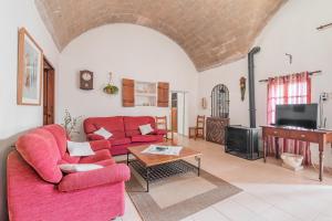 A television and/or entertainment centre at Finca can Miquel des Revellar