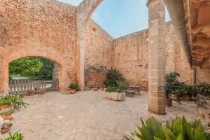 A garden outside Finca can Miquel des Revellar