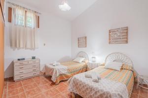 A bed or beds in a room at Finca can Miquel des Revellar
