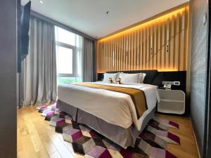 a bedroom with a large bed and a large window at Fraser Place Puteri Harbour in Nusajaya