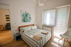 A bed or beds in a room at BLUE BAY Lussuoso A due passi dal mare