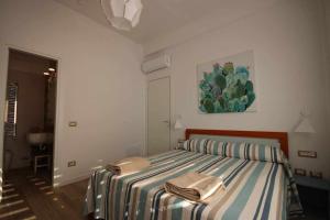 A bed or beds in a room at BLUE BAY Lussuoso A due passi dal mare