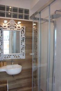 A bathroom at BLUE BAY Lussuoso A due passi dal mare