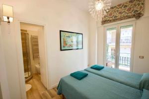 A bed or beds in a room at BLUE BAY Lussuoso A due passi dal mare