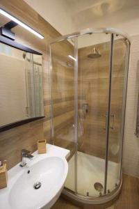 A bathroom at BLUE BAY Lussuoso A due passi dal mare