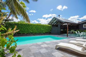 Mulberry House - Pet Friendly with Swimming Pool内部或周边的泳池