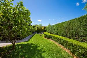 Mulberry House - Pet Friendly with Swimming Pool外面的花园