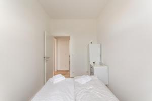 A bed or beds in a room at Luxury / special for families/ Vienna town hall
