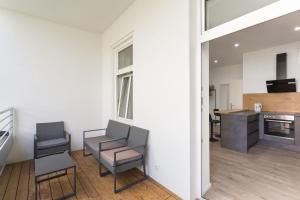 A kitchen or kitchenette at Luxury / special for families/ Vienna town hall
