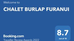 niebieski znak ze słowami kreda burlap trump w obiekcie CHALET BURLAP FURANUI w mieście Furano