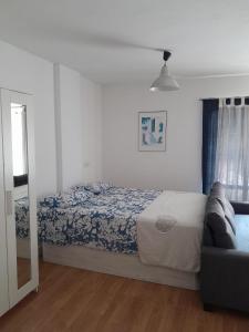 Postel nebo postele na pokoji v ubytování Ayuntamieto Beach GAM